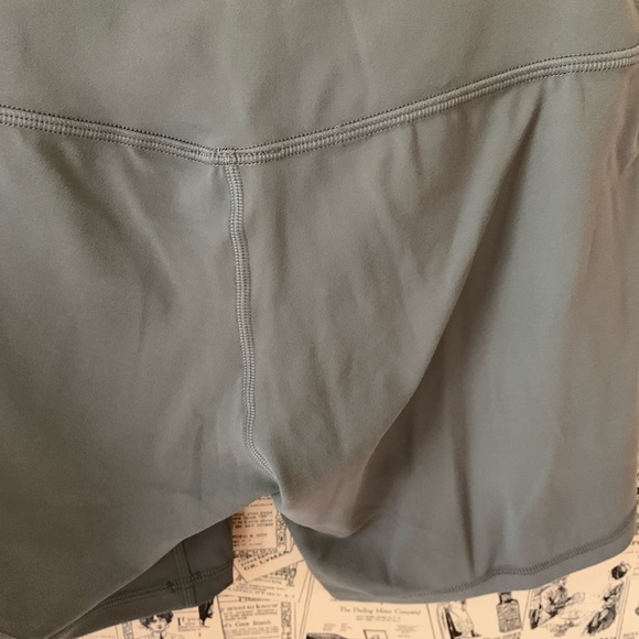 NWT Lululemon grey sage align shorts 6” - Picture 9 of 10
